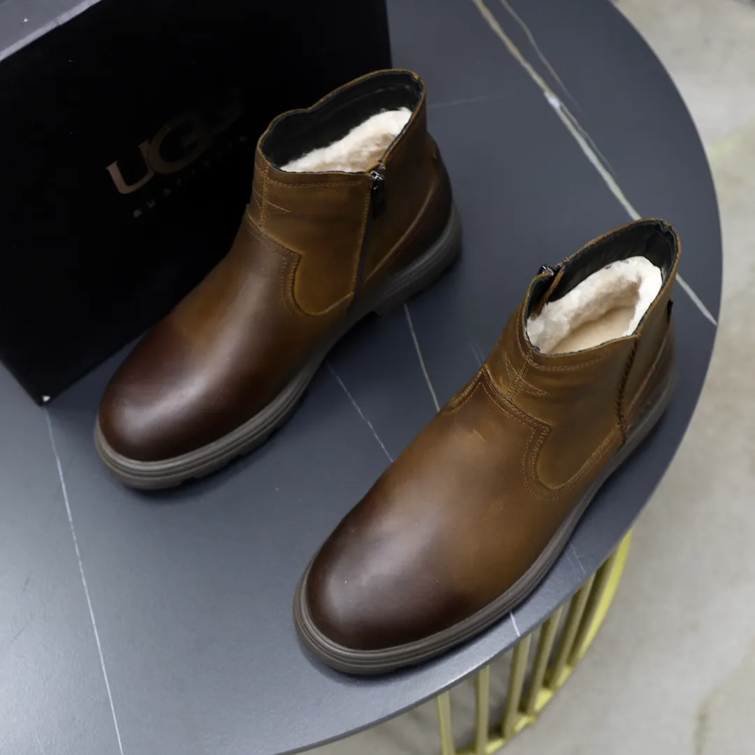Ex-factory price: 640 thick wool imported from Australia Brand: UGG genuine purchasing agent Size: 39–44 Grade: Official website 1:1 Material: First-layer genuine leather waterproof and anti-freeze upper Real wool lining Original non-slip wear-resistant lightweight soft outsole Style category: Men's casual shoes Trendy style Comfortable on the feet Color: Real picture color